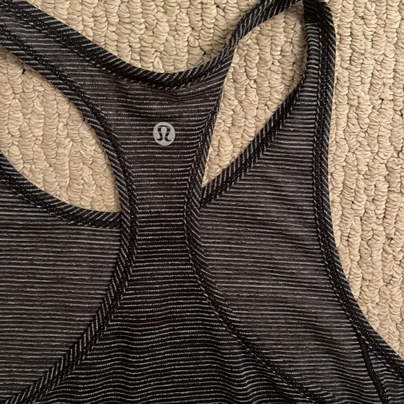 Lululemon size 6 tank top - Picture 4 of 4